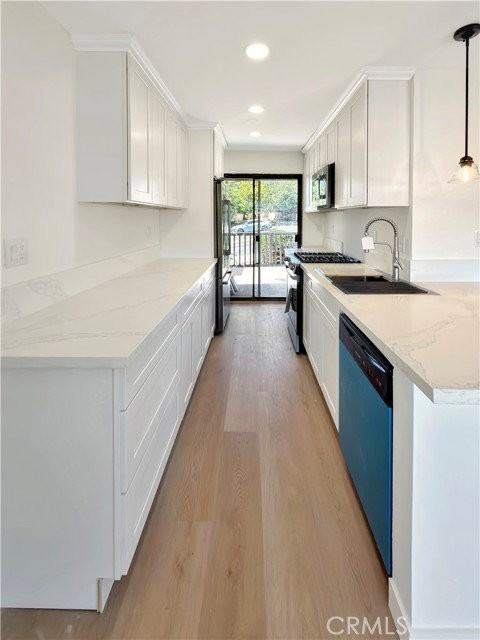 706 N Prospect Ave #3 - Photo 3 of 8