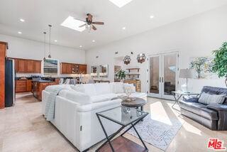 3718 S Barrington Ave - Photo 5 of 8
