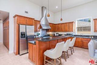 3718 S Barrington Ave - Photo 7 of 8