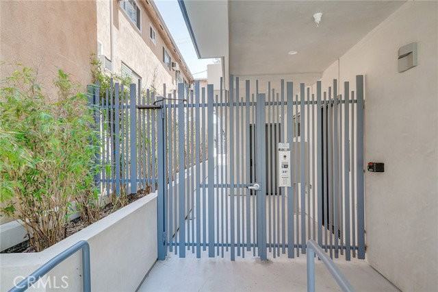 1148 N Detroit St #2B - Photo 2 of 8