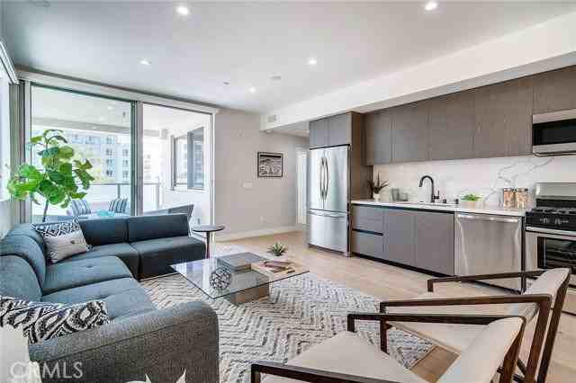 1148 N Detroit St #2B - Photo 6 of 8