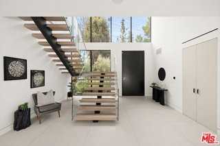 2814 Roscomare Rd - Photo 4 of 8