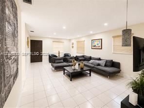 2246 Sw 62nd Ave - Photo 2 of 8
