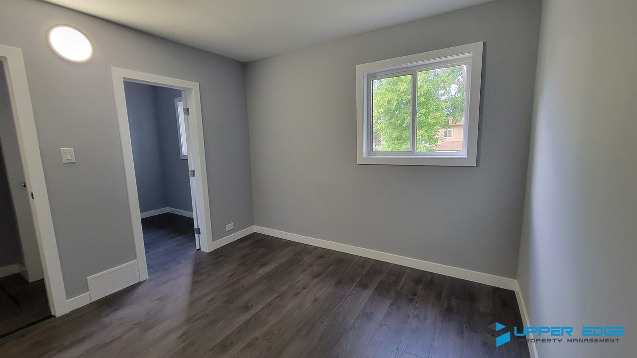 586 Machray Avenue - Photo 5 of 13