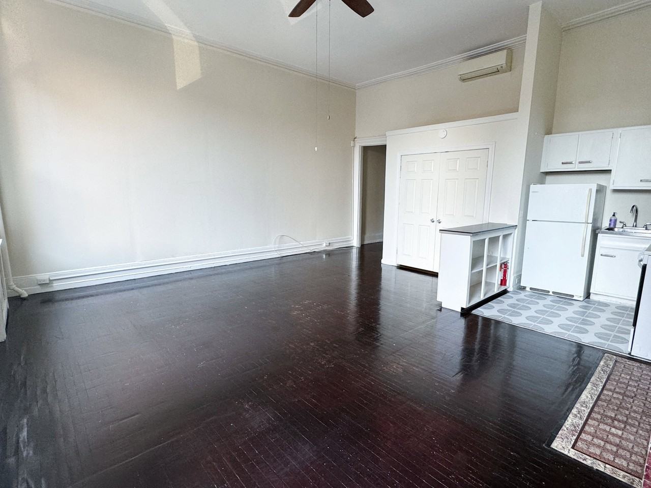 2027 Walnut St #2F - Photo 2 of 8