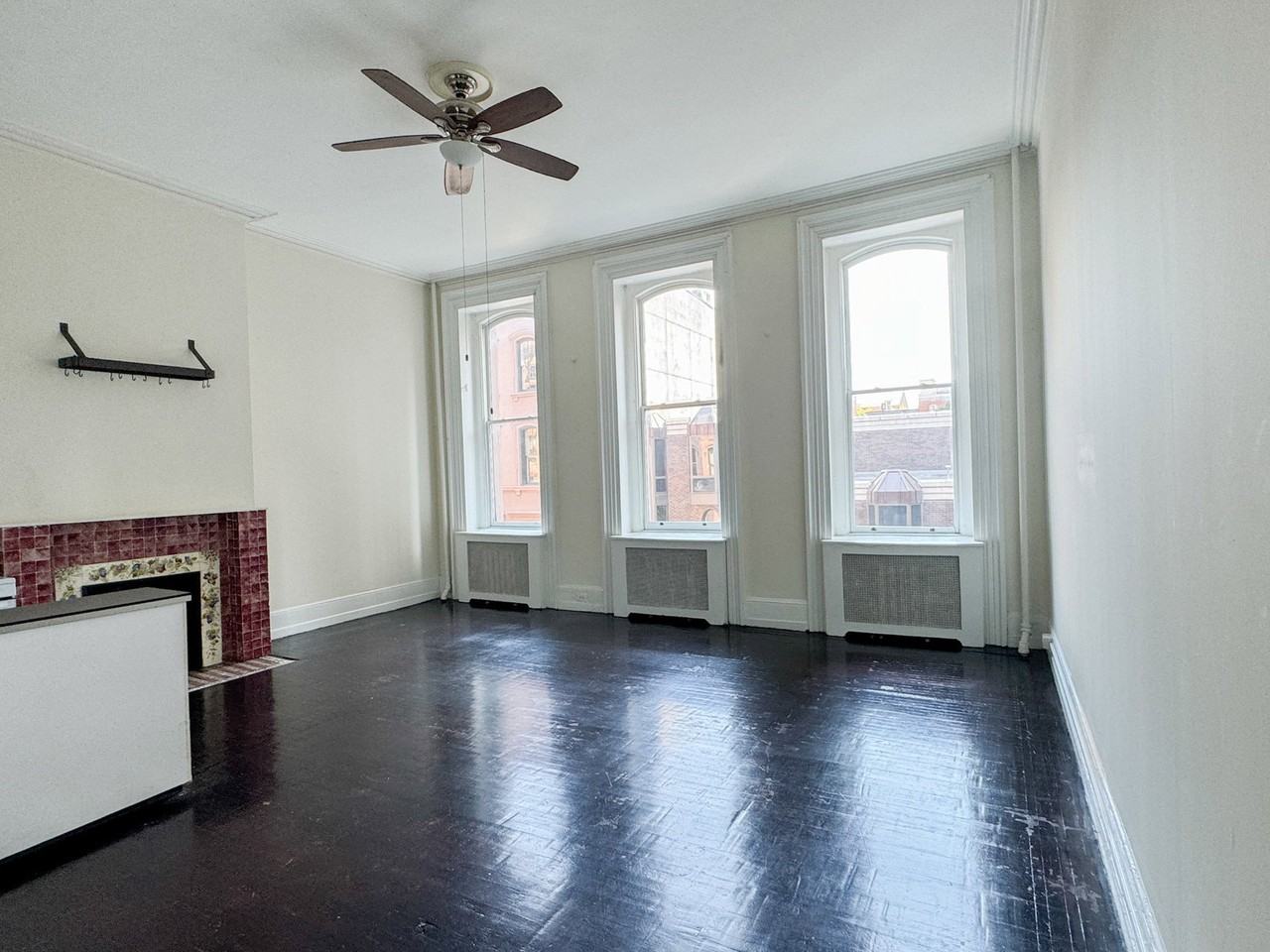 2027 Walnut St #2F - Photo 5 of 8