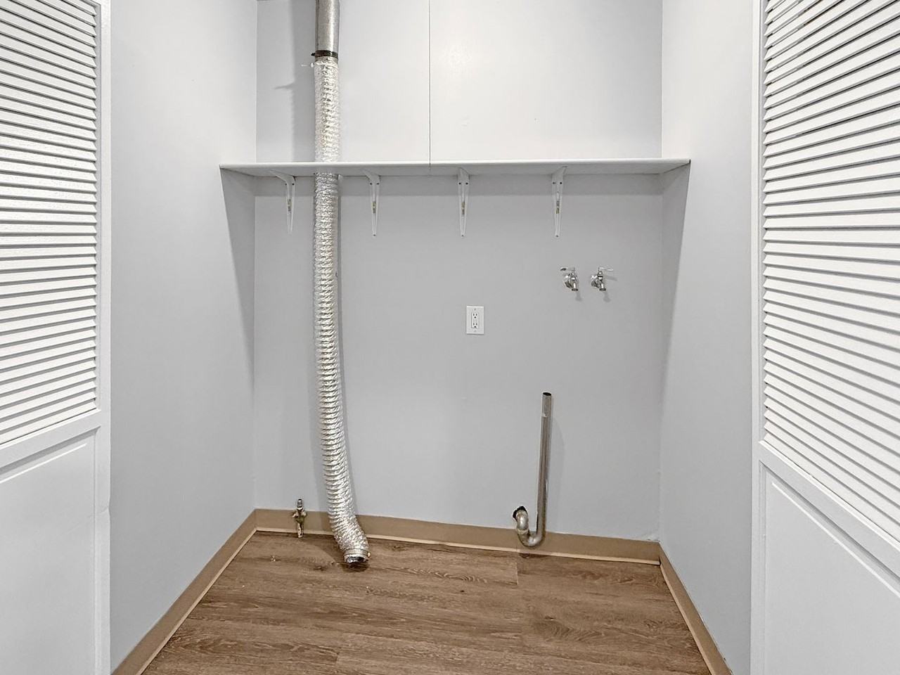 2073 Andrew St Se - Photo 6 of 10