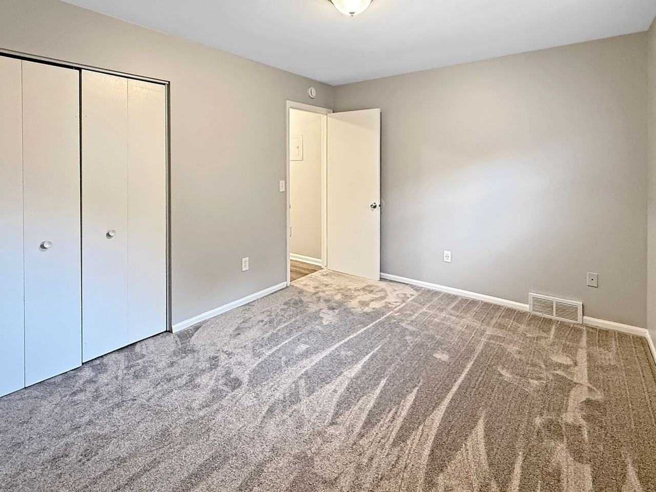 2073 Andrew St Se - Photo 7 of 10