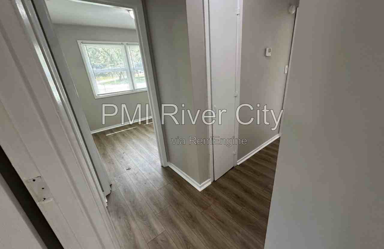 4805 Portsmouth Ave - Photo 7 of 17