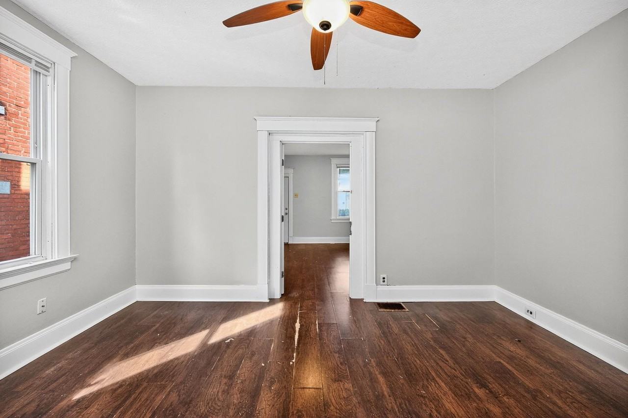 2334 Stratford Ave - Photo 4 of 31