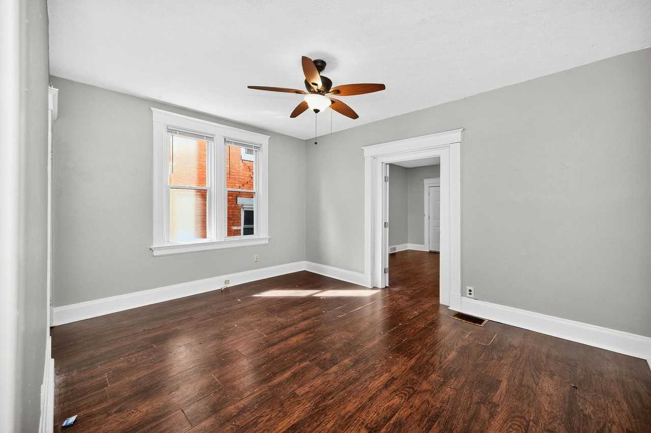 2334 Stratford Ave - Photo 5 of 31