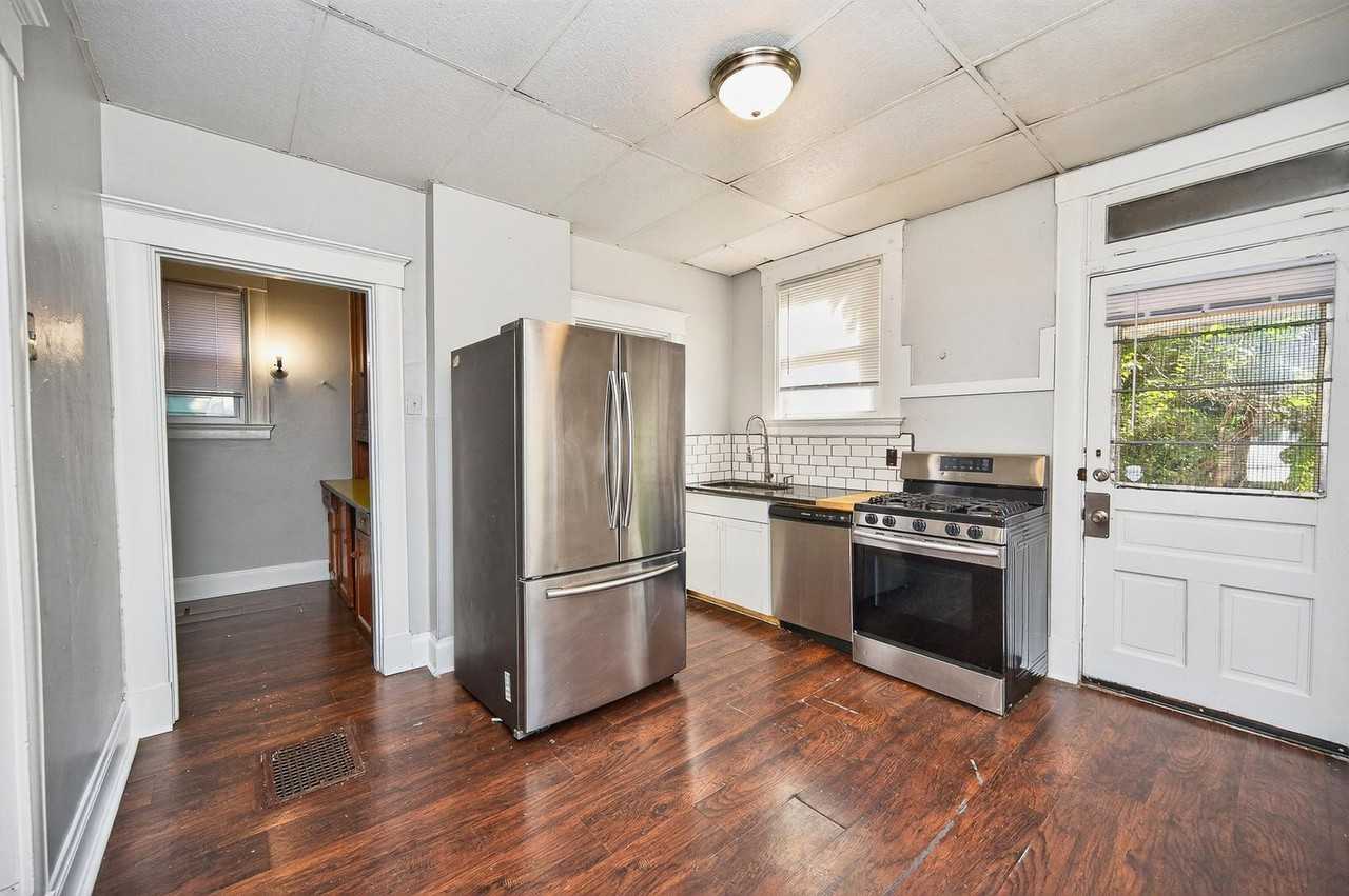 2334 Stratford Ave - Photo 7 of 31