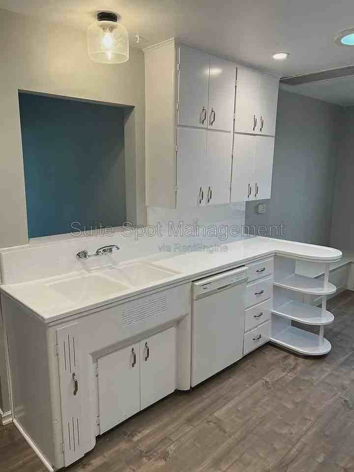 456 N Batavia St #SH - Photo 3 of 27