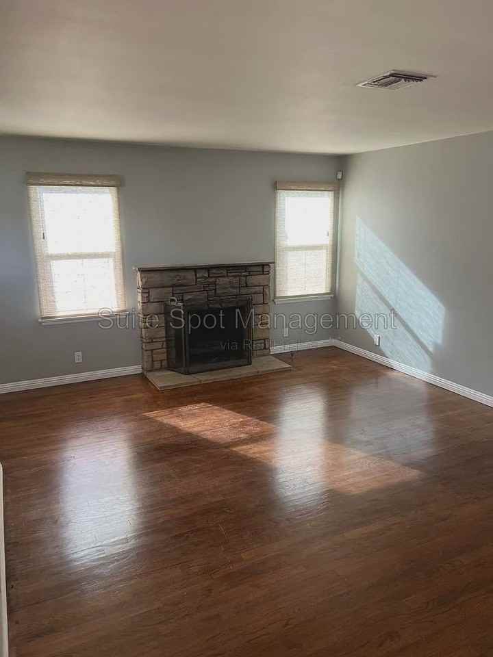 456 N Batavia St #SH - Photo 4 of 27