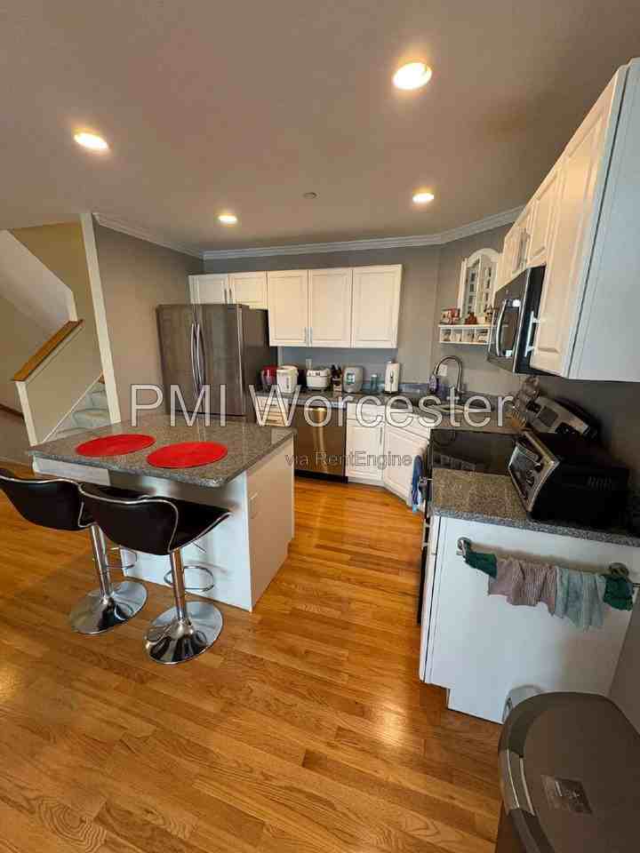 67 N Quinsigamond Ave #5 - Photo 5 of 26