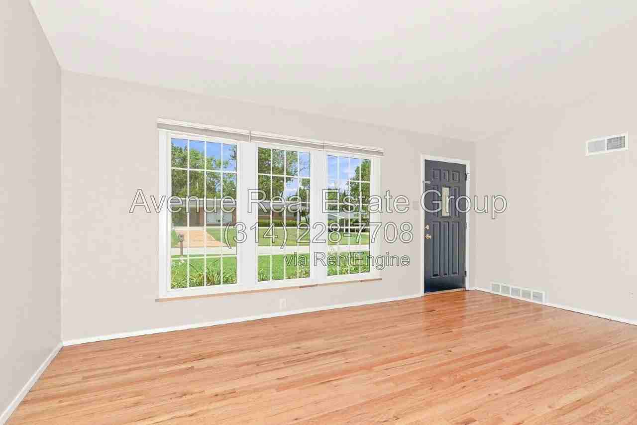 9534 Grandview Dr - Photo 3 of 15