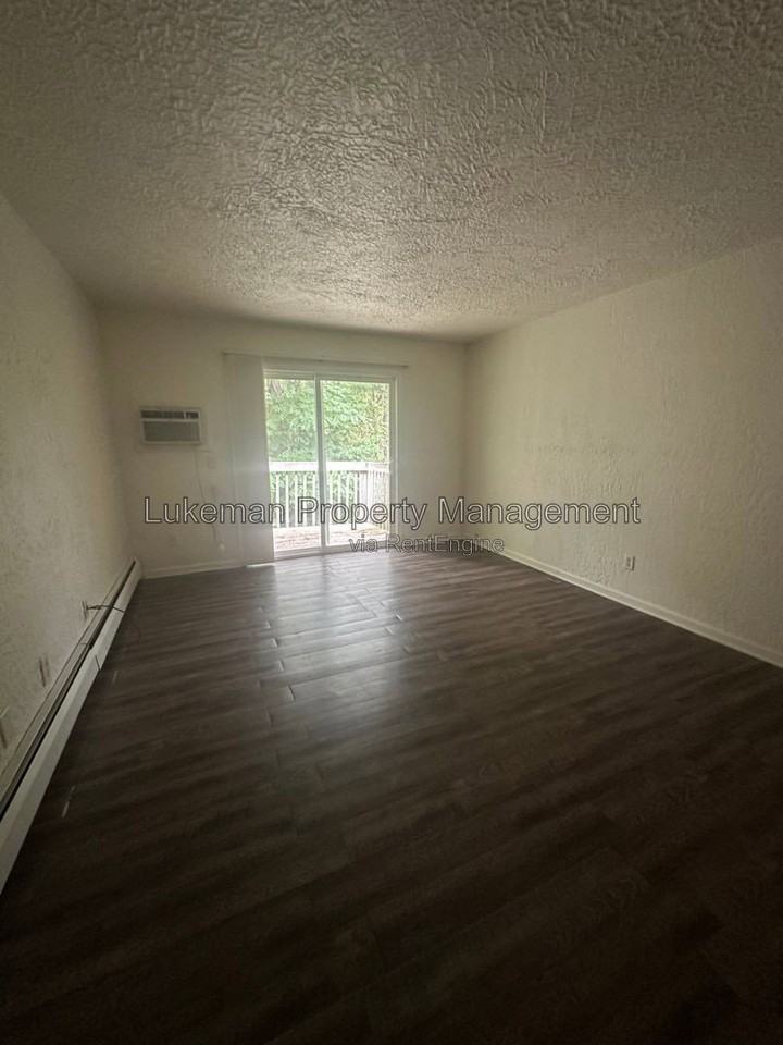 1405 Huntington Ave #3 - Photo 3 of 11