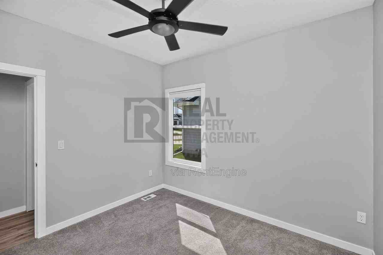 6810 Bright St - Photo 5 of 35