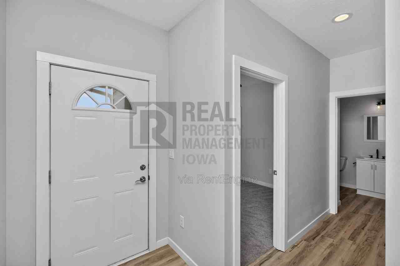 6810 Bright St - Photo 7 of 35