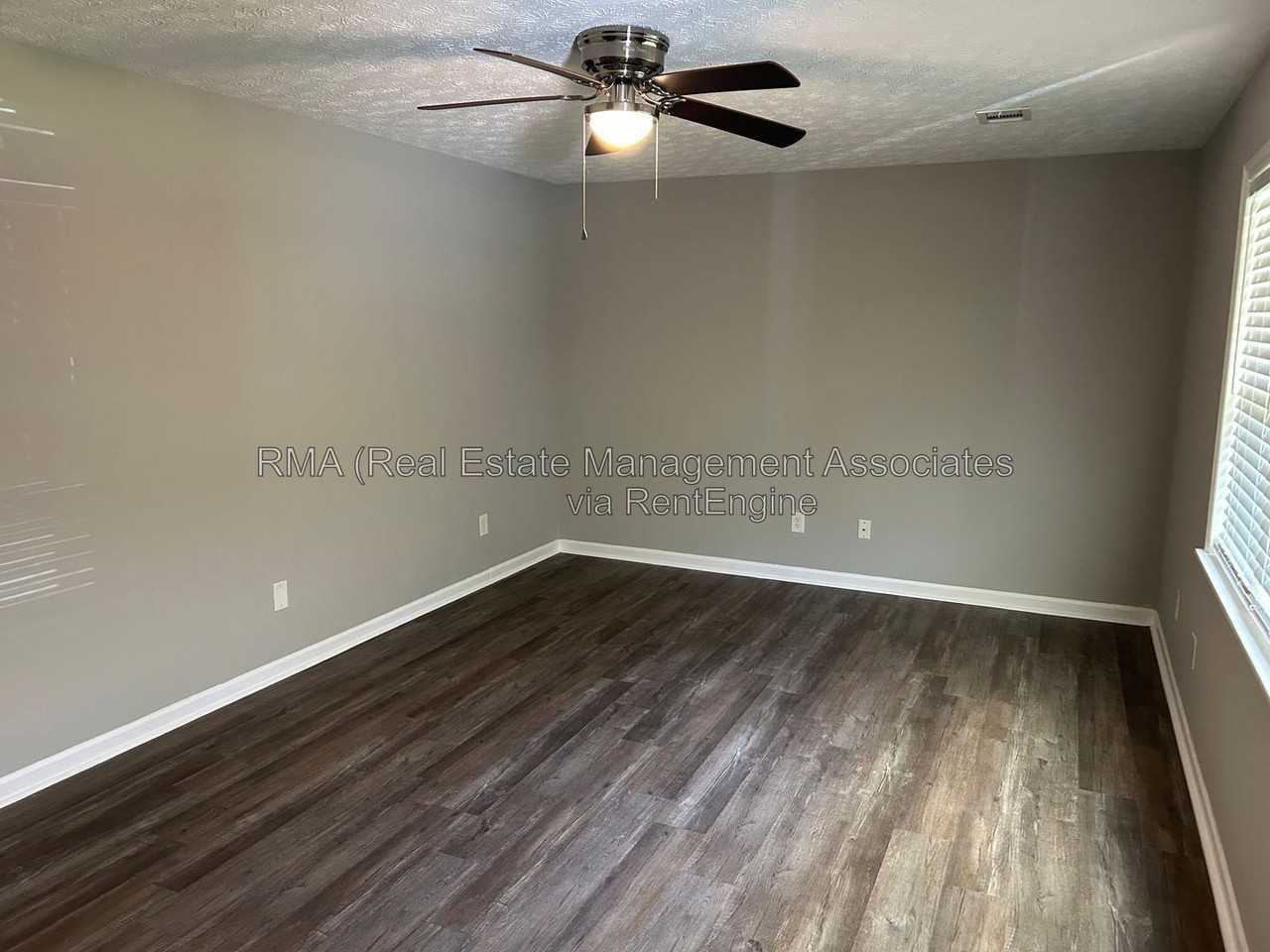 217 Griffin Park Rd - Photo 5 of 10