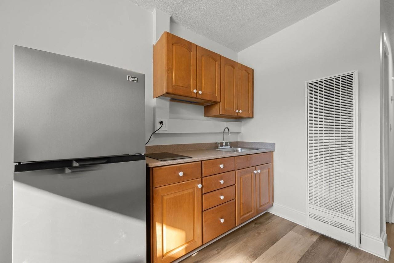 11143 S Inglewood Ave #01 - Photo 4 of 9