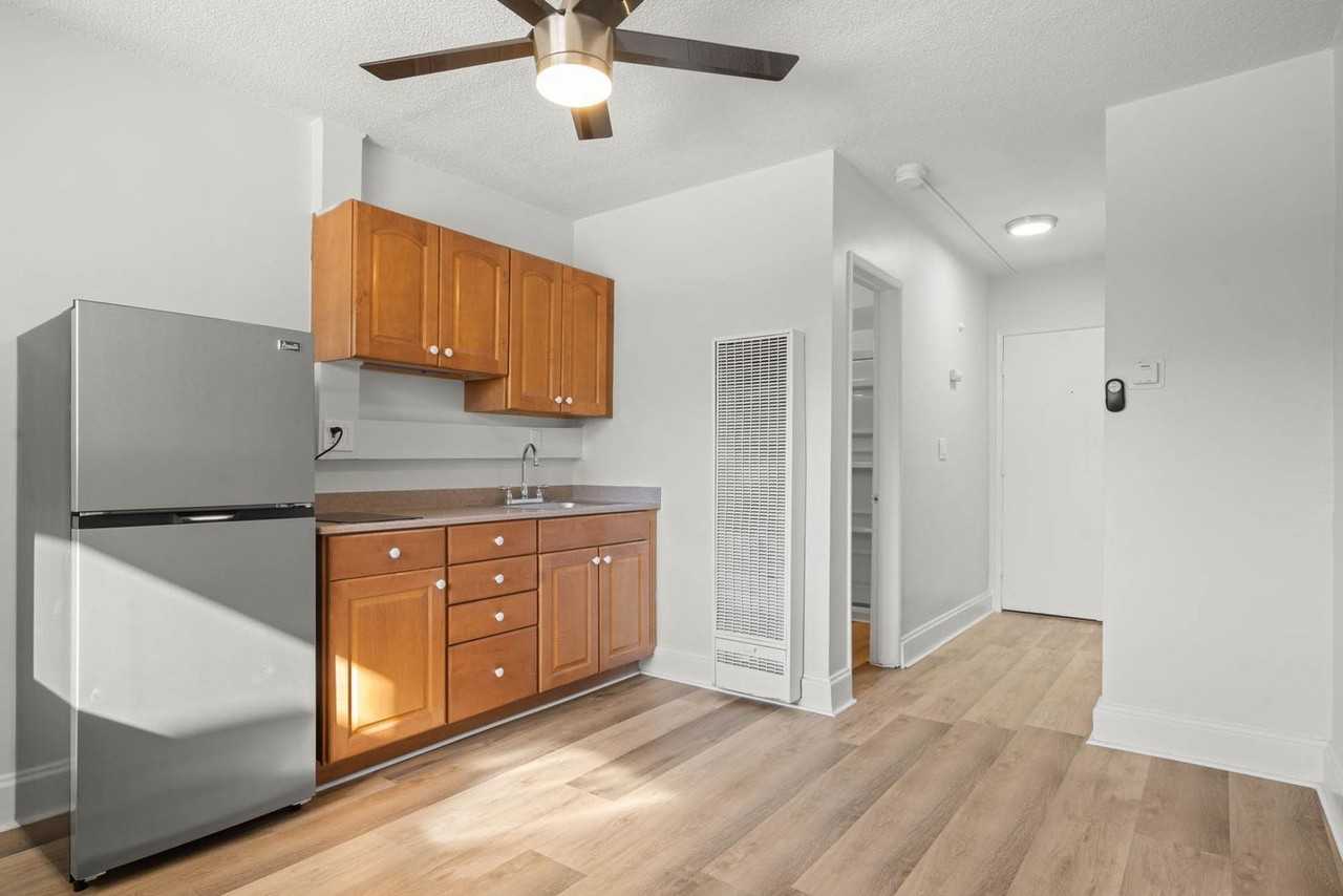 11143 S Inglewood Ave #01 - Photo 6 of 9