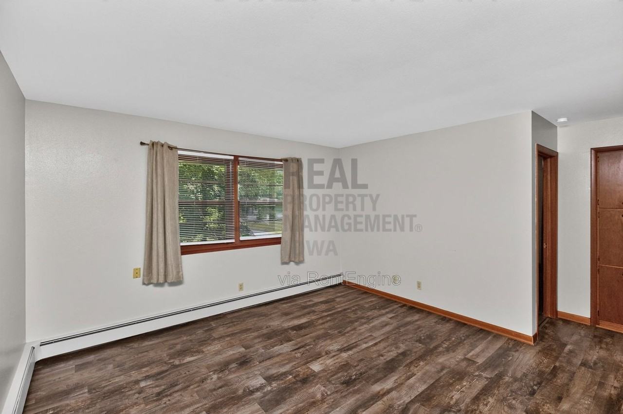 310 E 5th St #3 - Photo 3 of 27