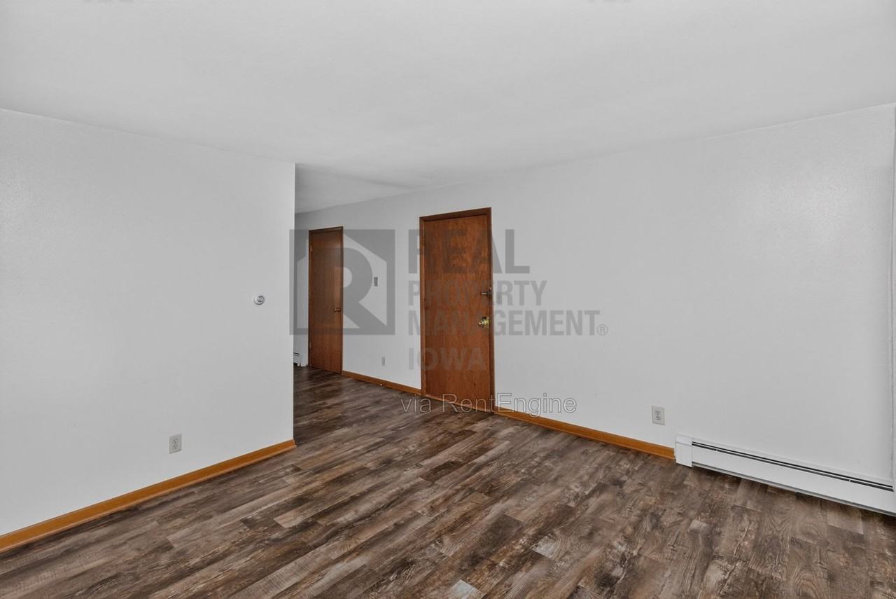 310 E 5th St #3 - Photo 5 of 27