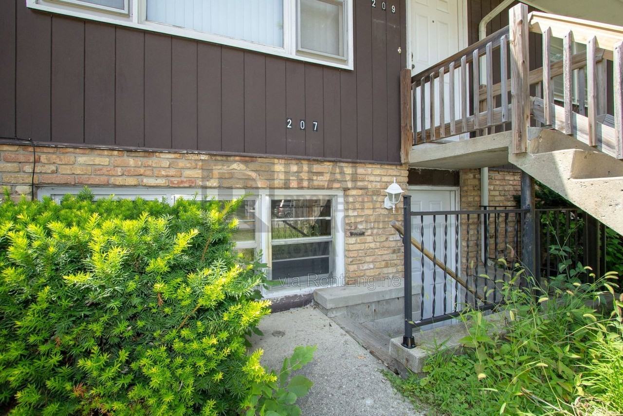 207 Todd Cir #207 - Photo 2 of 16