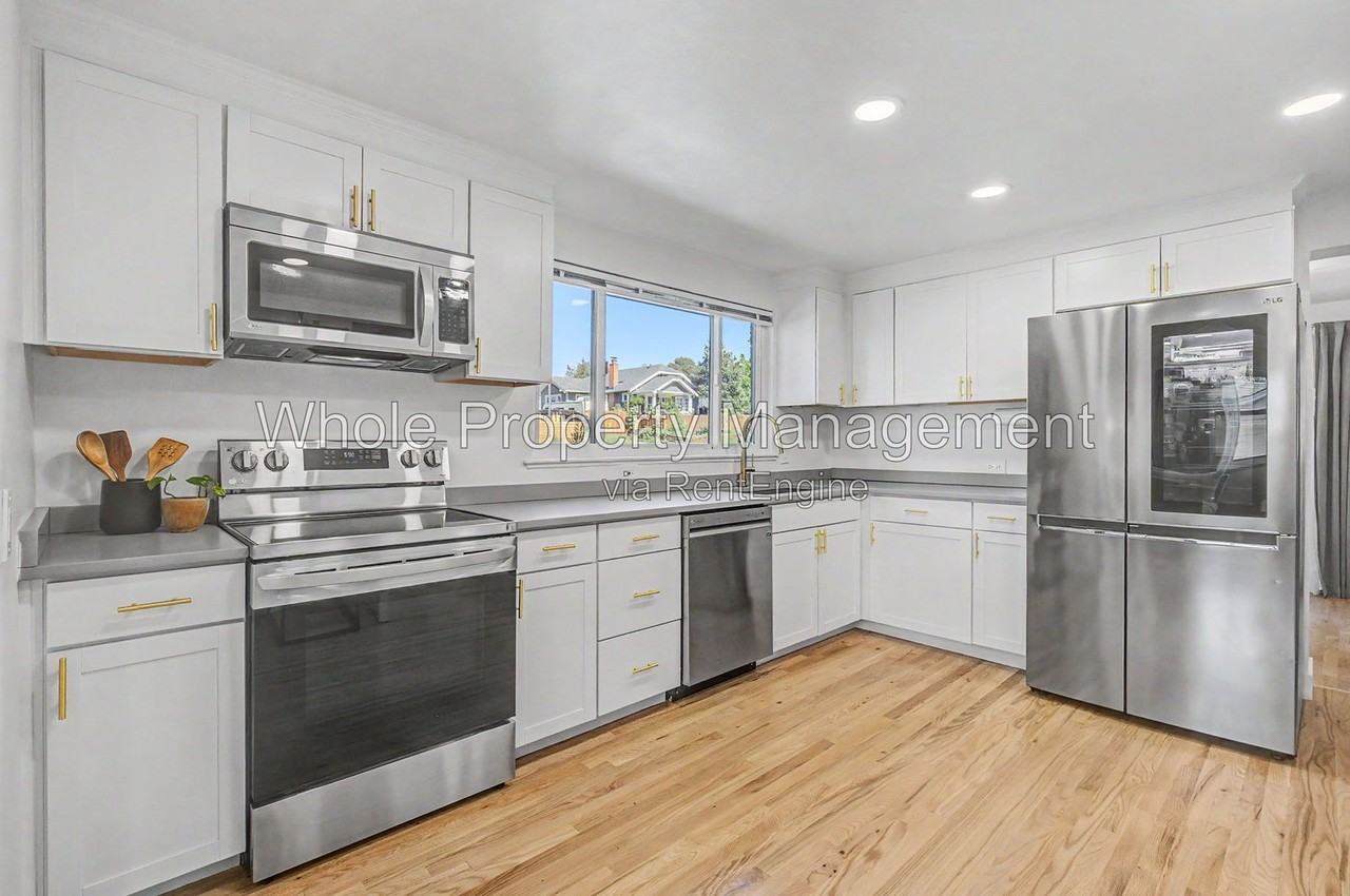 3038 Sheridan Blvd - Photo 4 of 42