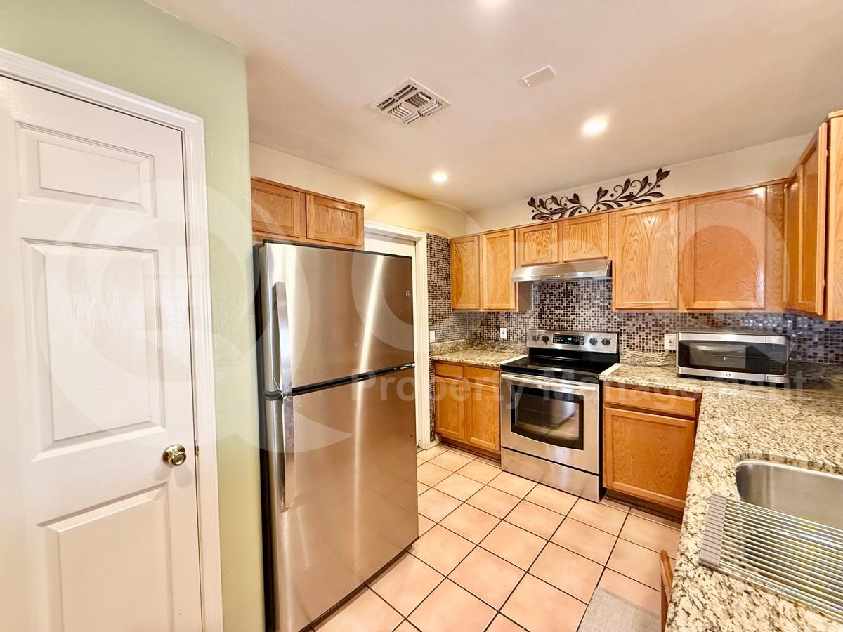 11226 W Sells Dr - Photo 3 of 26