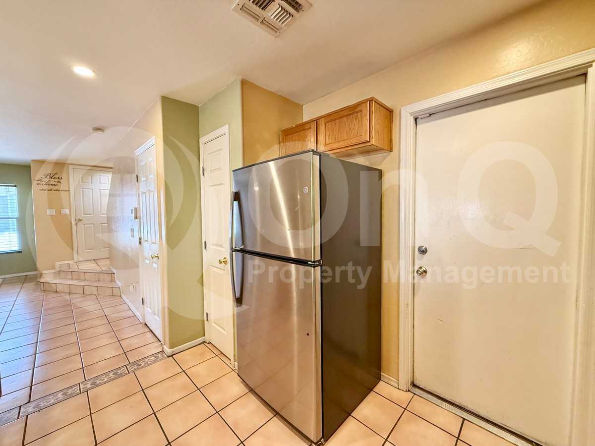 11226 W Sells Dr - Photo 5 of 26