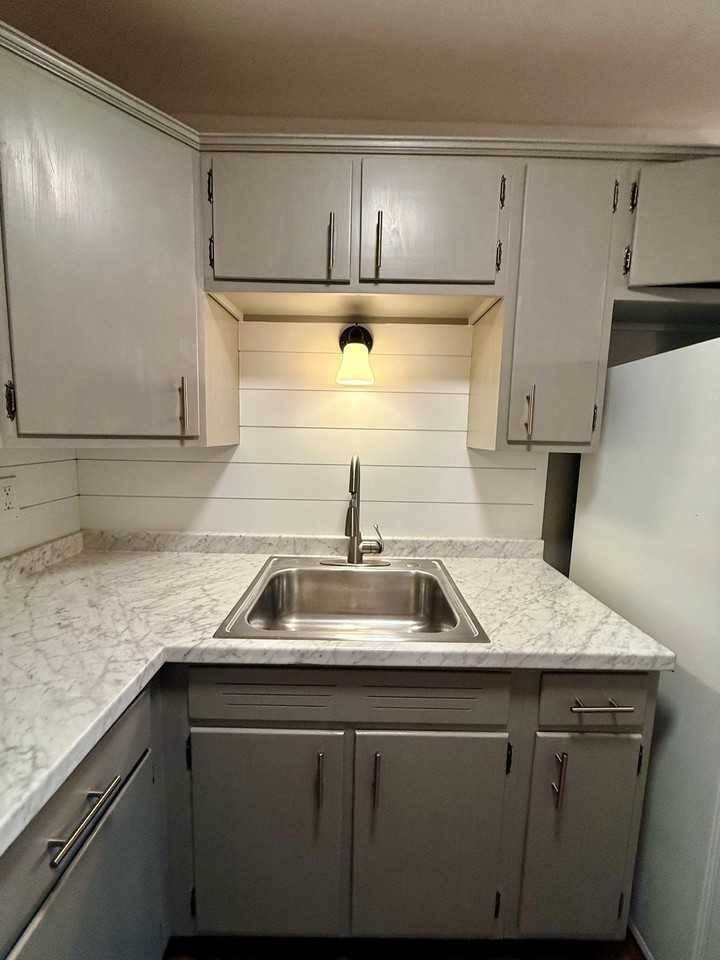 302 Lincoln Ave #7 - Photo 2 of 11