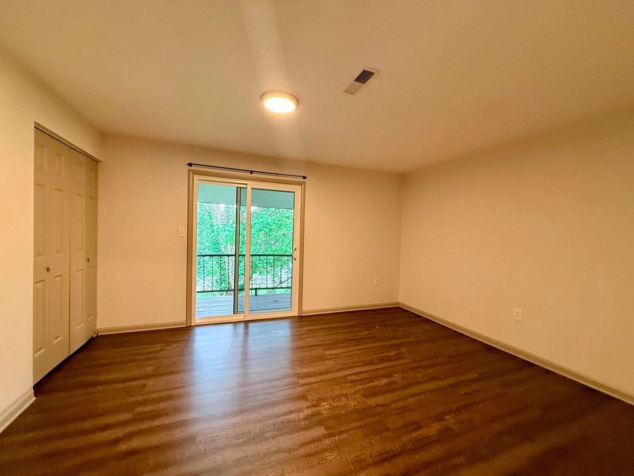 302 Lincoln Ave #7 - Photo 5 of 11