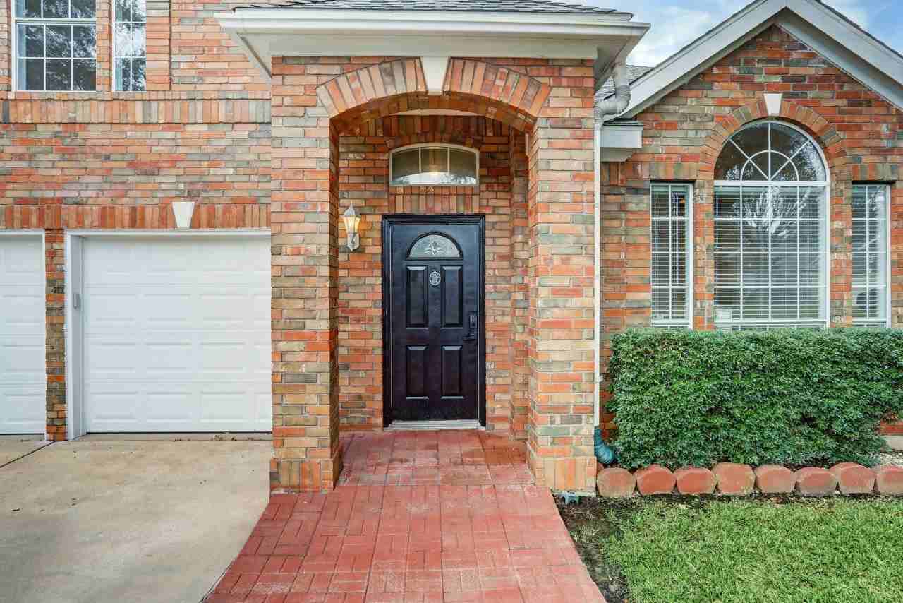 17007 Hickok Dr - Photo 3 of 22