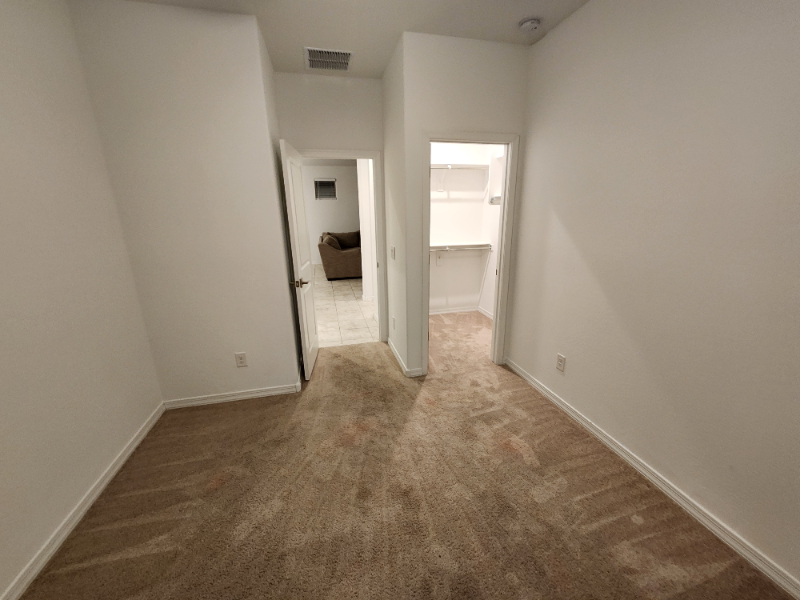 8948 W Colter St - Photo 6 of 20