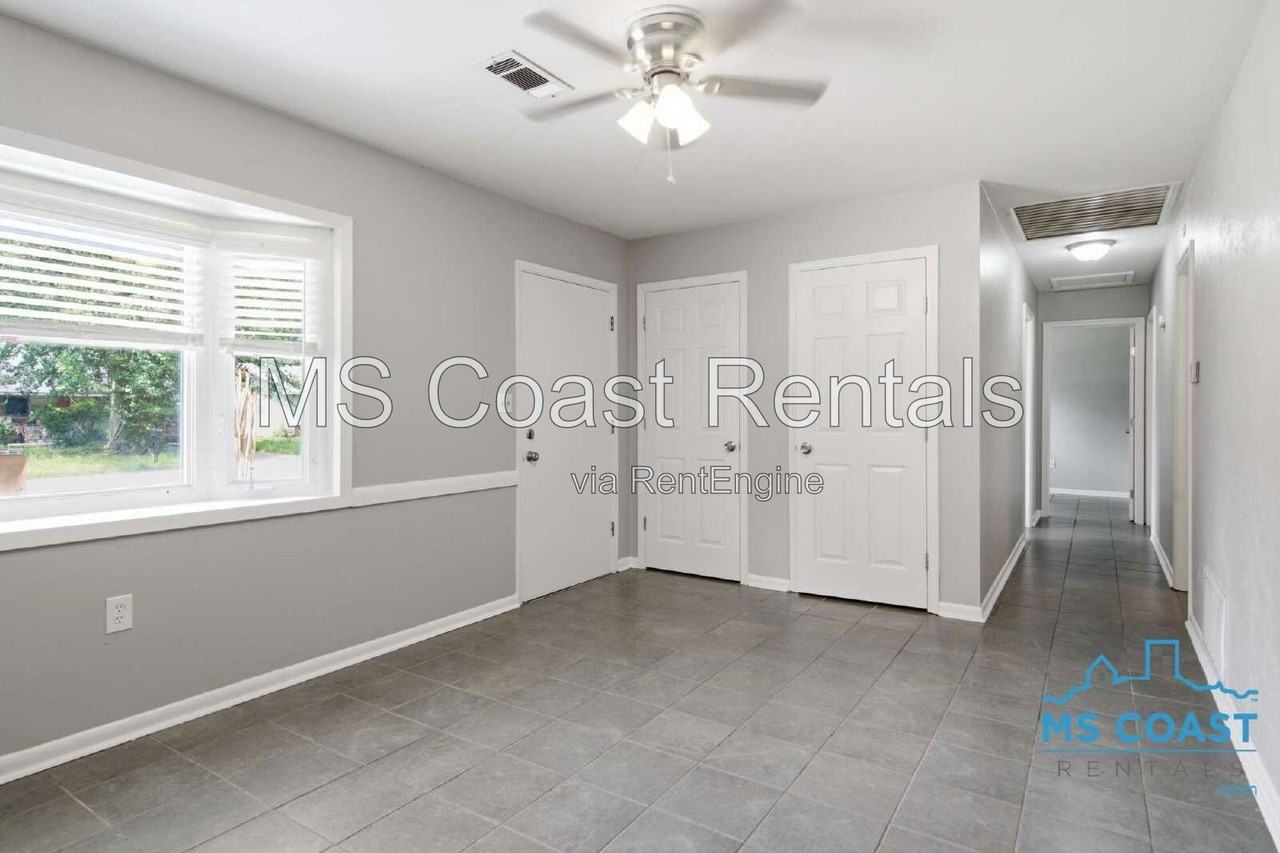 105 N Ida Ln - Photo 6 of 20
