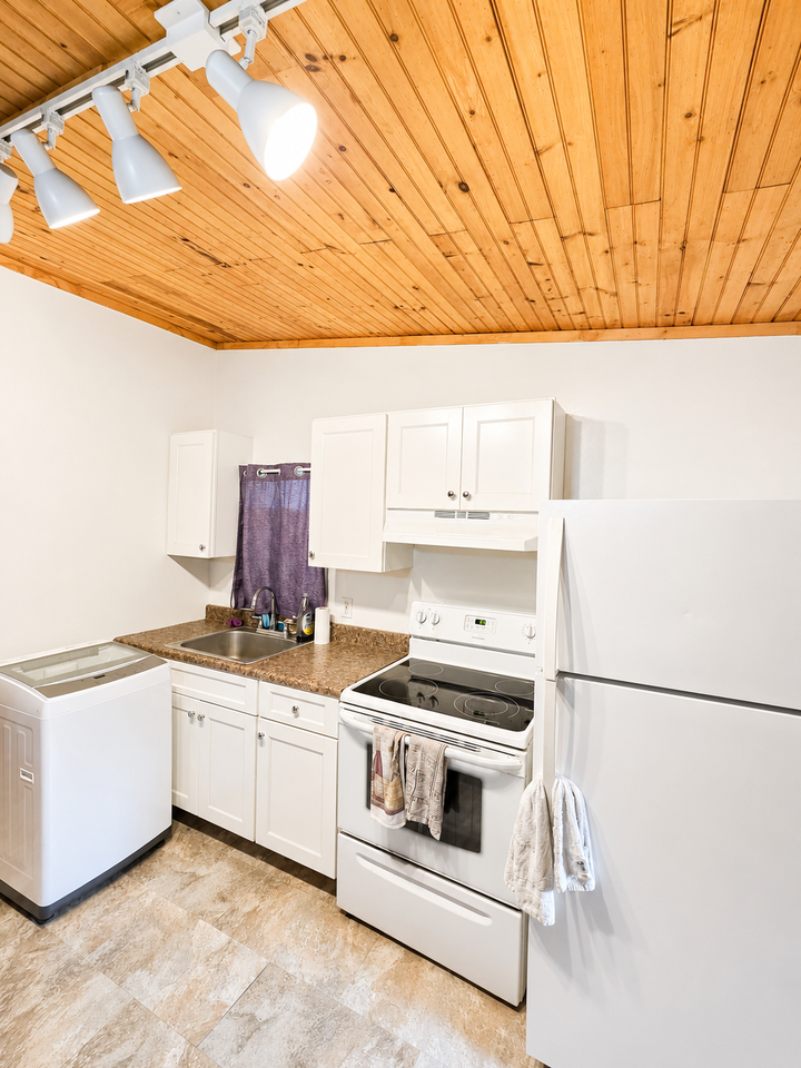 995 North Quaker Lane - Photo 2 of 10