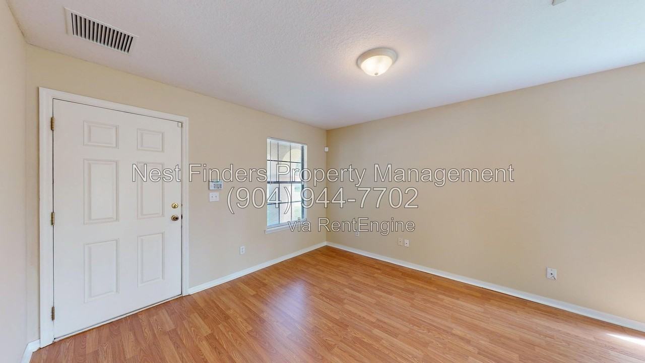 315 Redwood Ln - Photo 3 of 19