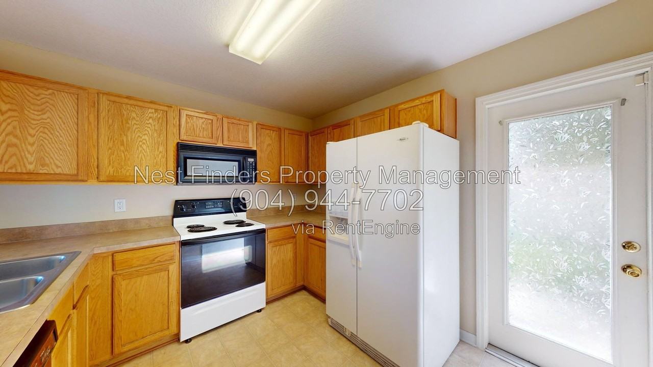 315 Redwood Ln - Photo 7 of 19