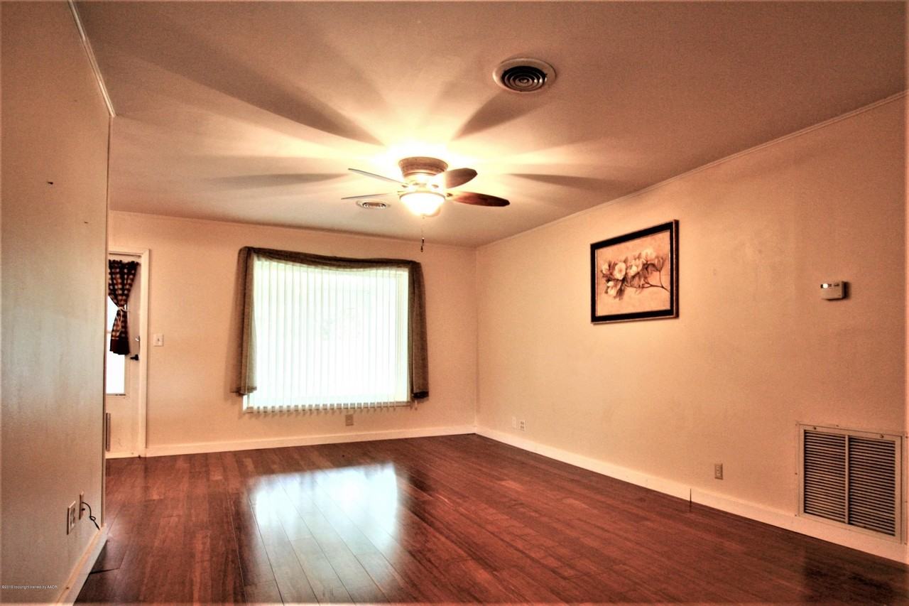 3715 Lenwood Dr - Photo 3 of 18