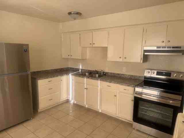 302 S Chestnut Ave - Photo 2 of 3