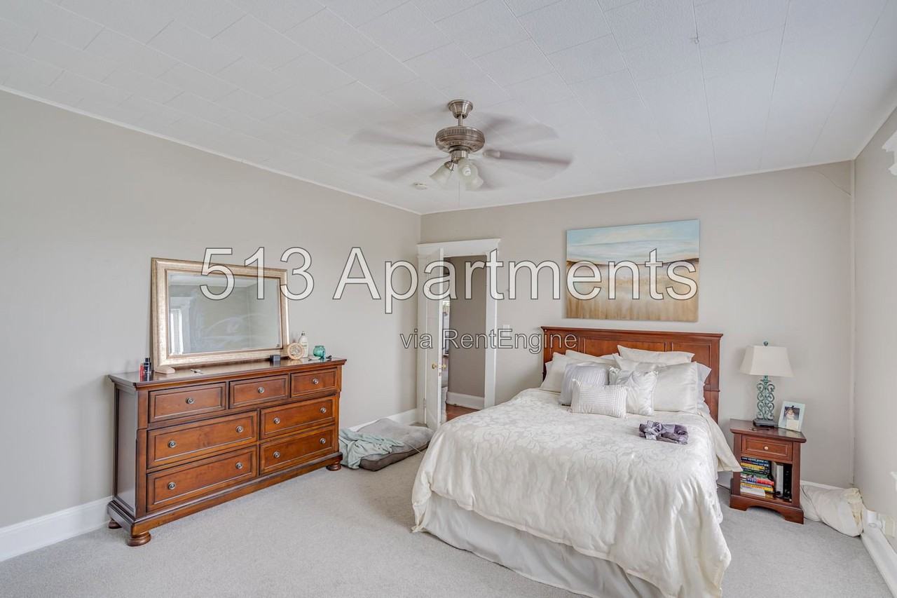 2301 Hudson Ave #E - Photo 6 of 10