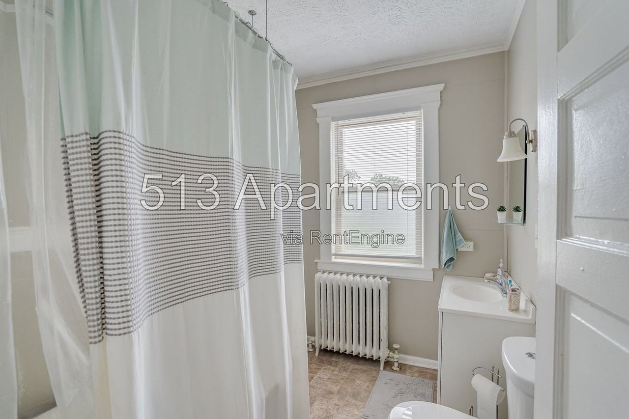 2301 Hudson Ave #E - Photo 7 of 10