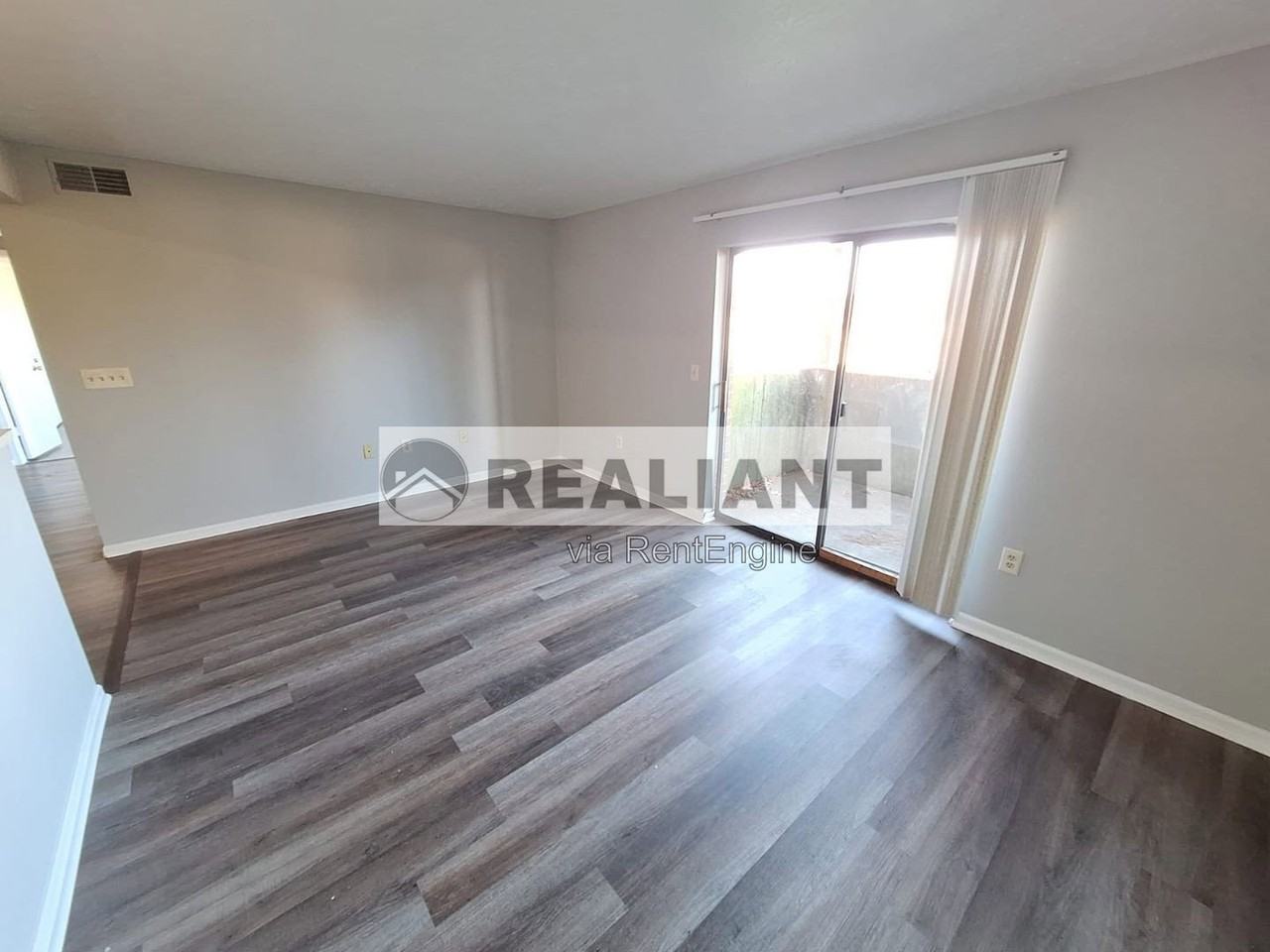 904 Amhurst Drive - Photo 4 of 20