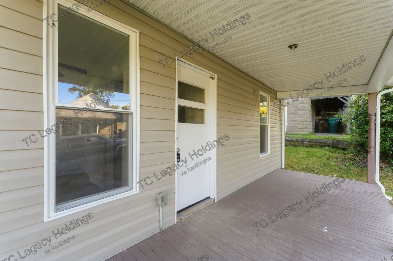 125 Thorn St - Photo 4 of 18