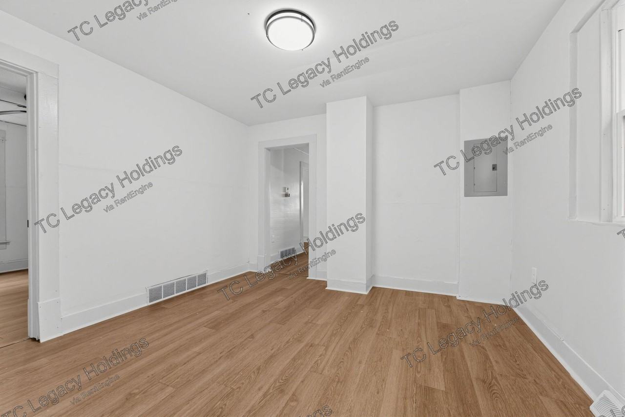 125 Thorn St - Photo 5 of 18