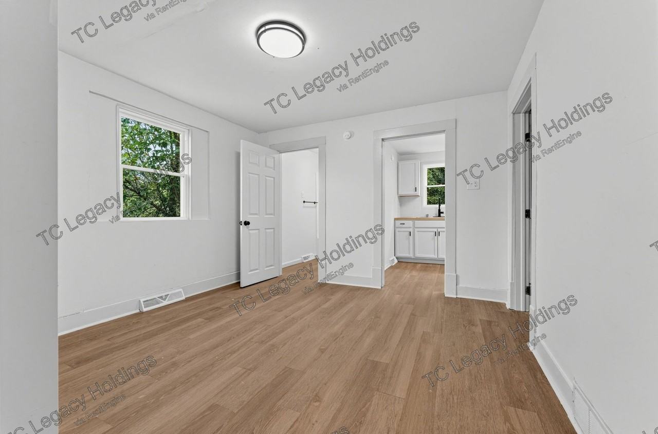 125 Thorn St - Photo 7 of 18