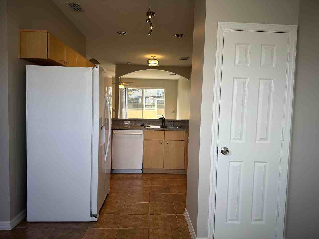 1214 S Beach Cir - Photo 5 of 20