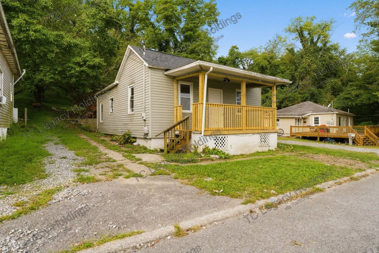 1745 Fairmont Ave - Photo 2 of 36